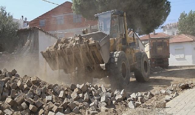 Burhaniye Belediyesi, 7 ayrı noktada eş zamanlı yapılan yol çalışmalarına devam ediyor!