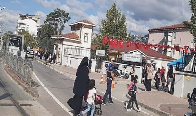 Büyükşehir Zabıtası Okul Önlerinde, Çocuklar Güvende