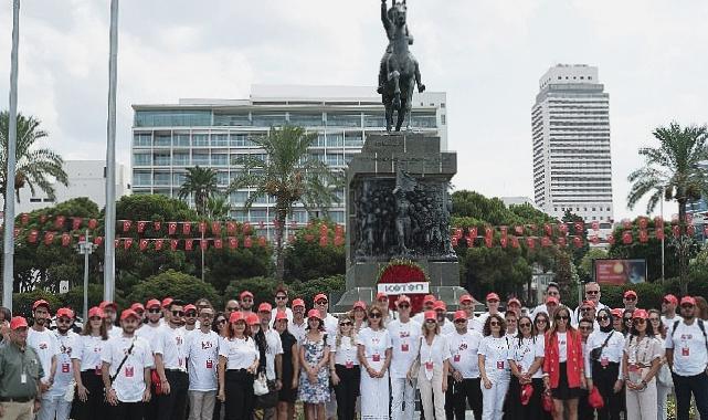 Cumhuriyetimizin 100.yılında, Koton Cumhuriyet Gönüllüleri İzmir’in Kurtuluşu’nun yıldönümünde İzmir’deydi!