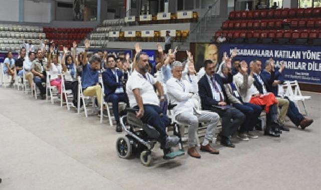 İzmir Büyükşehir Belediyesi Gençlik ve Spor Kulübü’nde Bayrak Değişimi