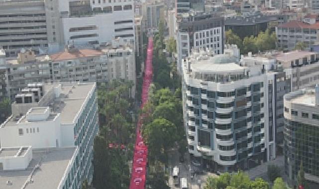 İzmirliler geleneksel Zafer Yürüyüşü’nde buluştu