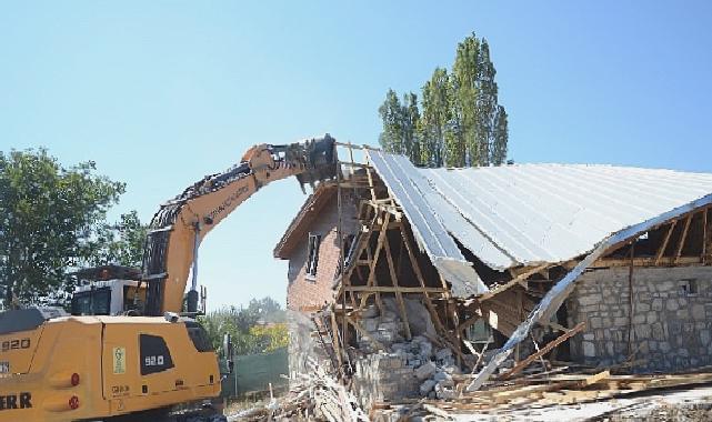 Kaçak Villa İnşaatı Yerle Bir Edildi