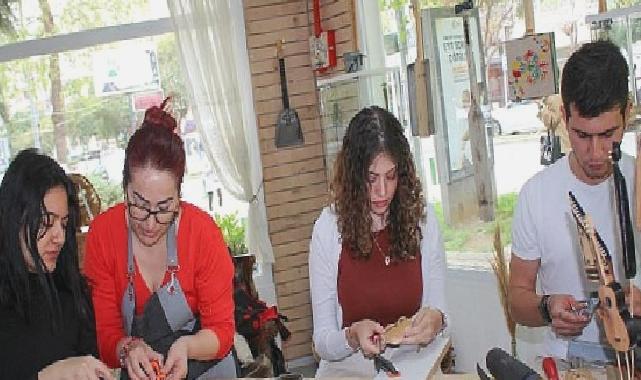 Karşıyaka’da Atıklar Minyatür Müzik Aletine Dönüşüyor