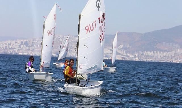 Narlıdere’den açılan yelkenler, İzmir Körfezi’nde görsel şölen yaşattı