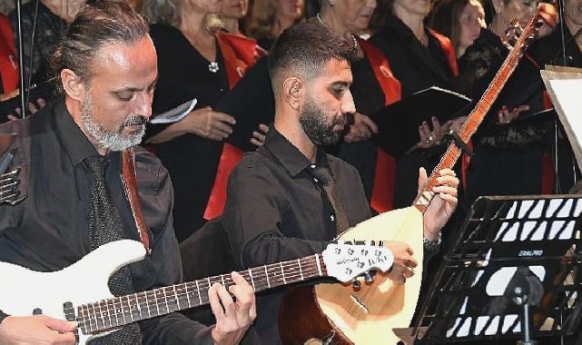 100 kişilik Türk Halk Müziği Cumhuriyet Korosu Kemer’de konser verdi