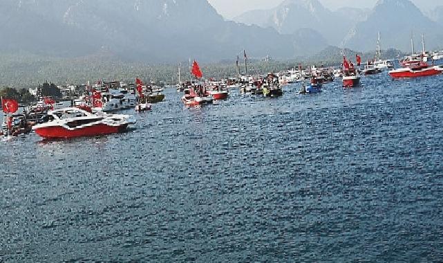 100 tekneden bayrak geçişi