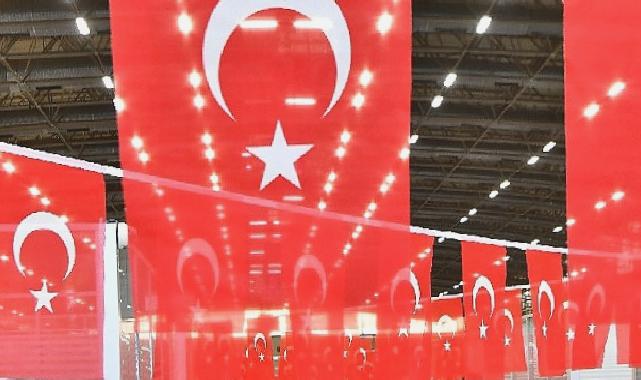 35 bin metrekare Türk bayraklarıyla donatıldı