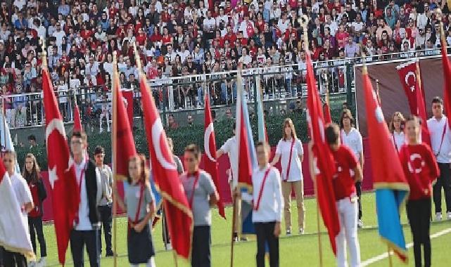 Aliağa Cumhuriyet İçin Atatürk Stadına Koştu