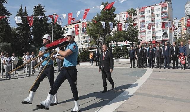 Antalya Büyükşehir’de Atatürk Anıtı’na çelenk sunma töreni