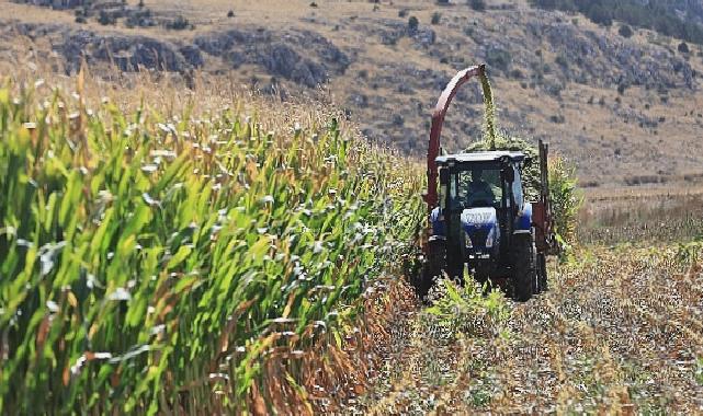 Büyükşehir Belediyesi Korkuteli Taşkesiği Mahallesi’ne Silaj Makinesi Hibe Etti