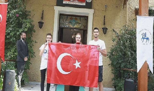 Deü öğrencileri cumhuriyet için yürüdü