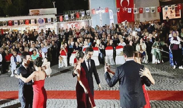 Didim’de Atatürk’ün sevdiği şarkılar ve vals gösterisi gerçekleştirildi