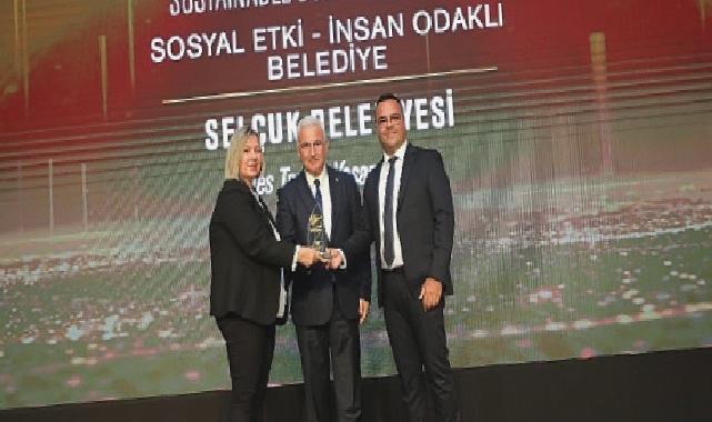 “Efes Tarlası Yaşam Köyü’ne Sürdürülebilir İş Ödülü”