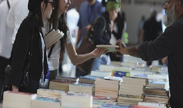 Kitap Fuarı Kapılarını Kocaeli Marşıyla Açtı