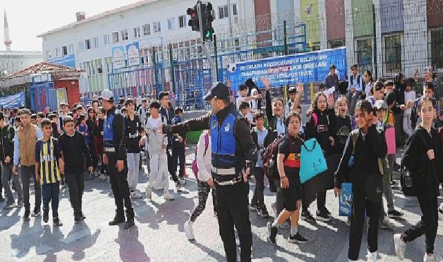 Küçükçekmece Zabıtasından Okul Önlerinde Denetim