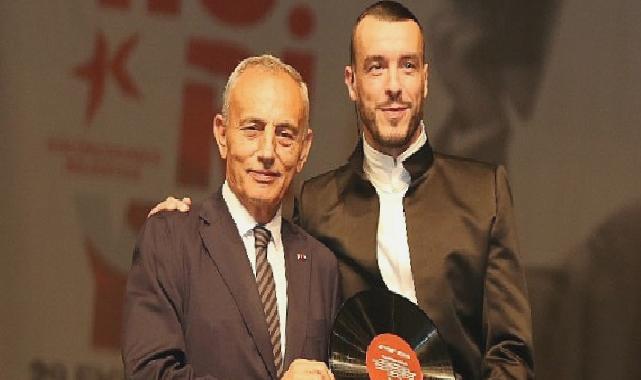 Küçükçekmece’de 100. yıl konserinde Cem Adrian sahne aldı