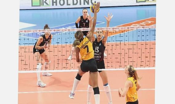 Namağlup lider VakıfBank’tan bir galibiyet daha