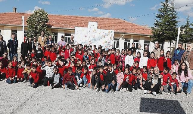 Nevşehir belediyesi: Gönüllüler çocuklarla birlikte okullarda cumhuriyetin 100.yılını kutladı