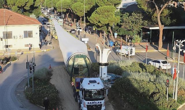 Ödemiş’te Dev Rüzgâr Kanatları Şehir Merkezinden Geçti; Başkan Eriş “Çevre Yolu” için Çağrıda Bulundu