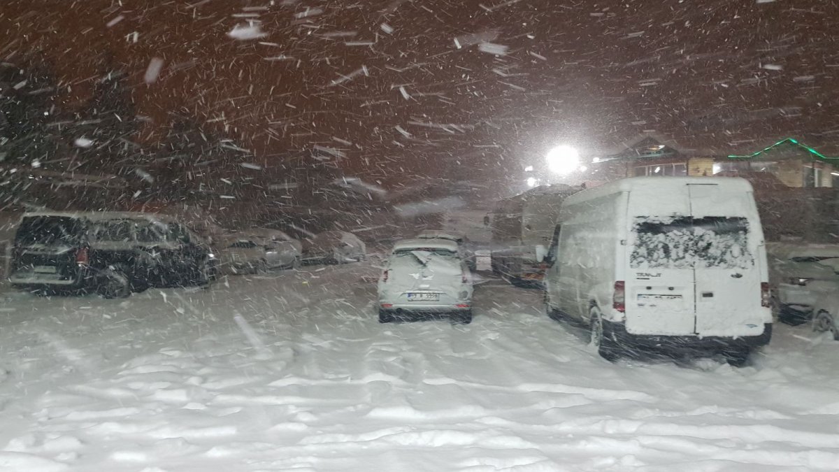 İstanbul istikametine araçlar geçiş yapamayacak.