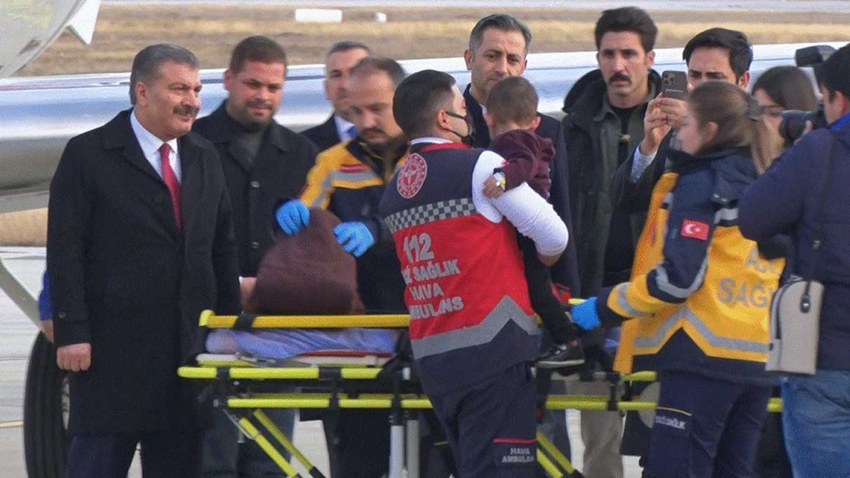 Gazze’den gelen üç yaralı çocuk Ankara’ya nakledildi.