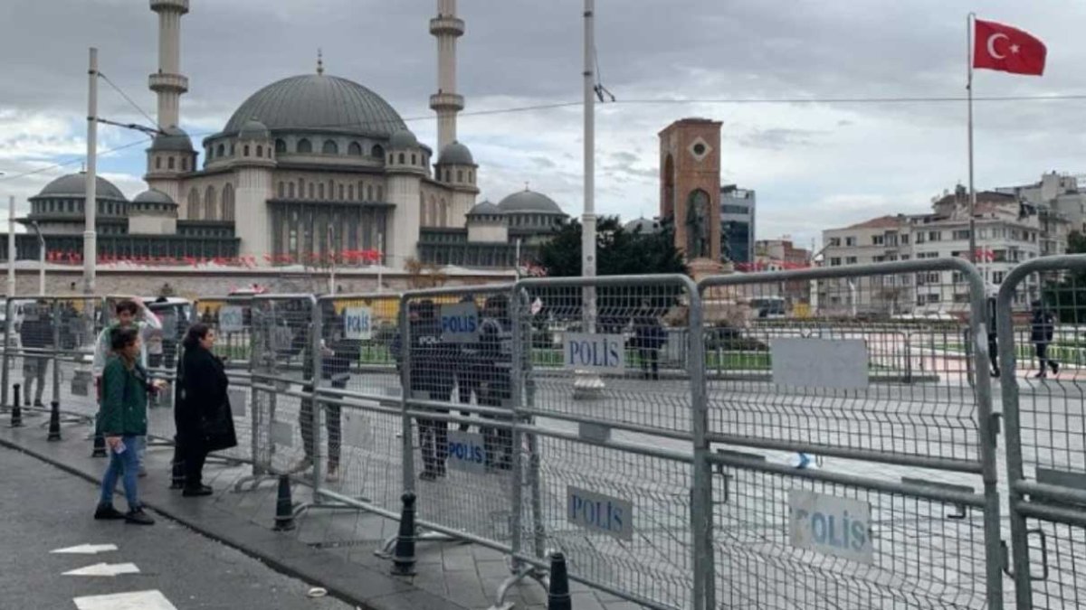 Taksim Meydanı Bariyerlerle Kapatıldı!