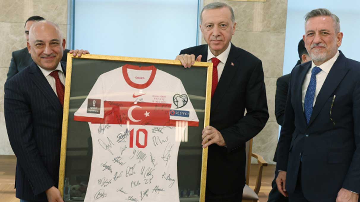 Cumhurbaşkanı Erdoğan, TFF Başkanı Mehmet Büyükekşi’yi kabul etti.