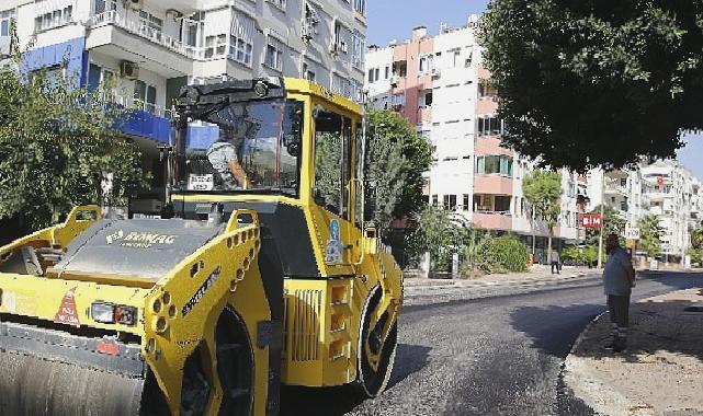 Antalya Büyükşehir Belediyesi asfalt çalışmalarına devam ediyor