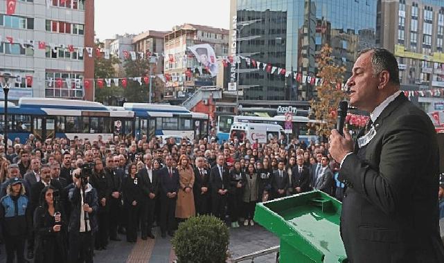 Çankaya belediyesi önünde Atatürk’e saygı duruşu