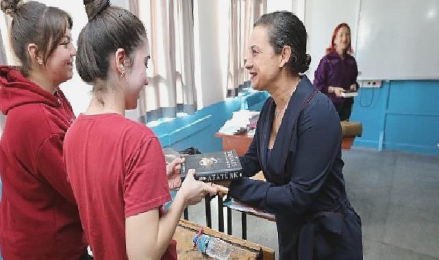 Filiz başkan’dan 10 kasım’da efes selçuk gençliğine Atatürk hediyesi