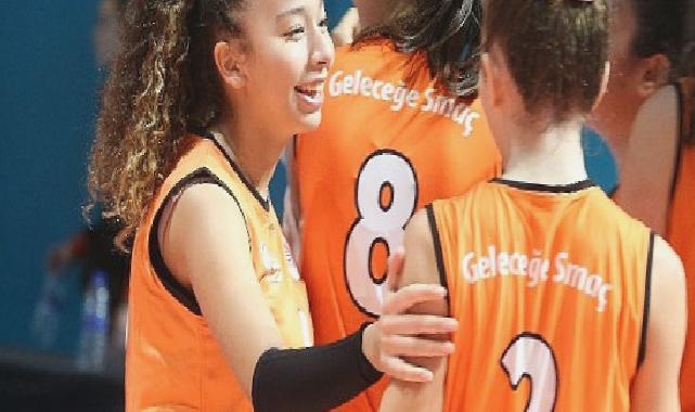 İlber Ortaylı, Eczacıbaşı Geleceğe Smaç  15. Gelişim Turnuvası’nda  Geleceğin Voleybolcularıyla Bir Araya Geldi