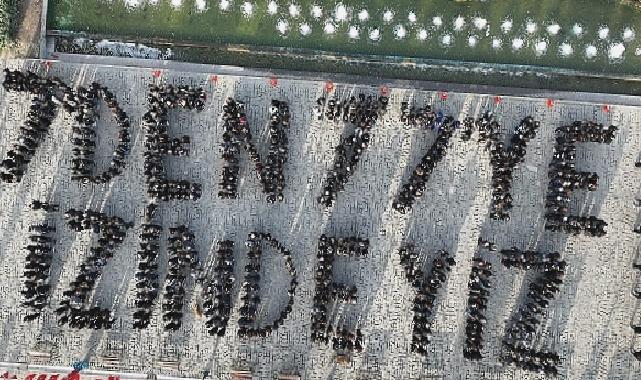 İzmir 7’den 77’ye Ata’sının İzinde Konak Atatürk Meydanı’nda unutulmaz koreografi