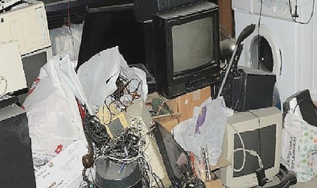 Karşıyaka’da “Elektronik Atıklar Tablete Dönüşsün” kampanyası sürüyor