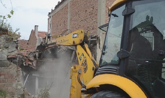 Osmangazi Belediyesi: Metruk binalar bir bir yıkılıyor