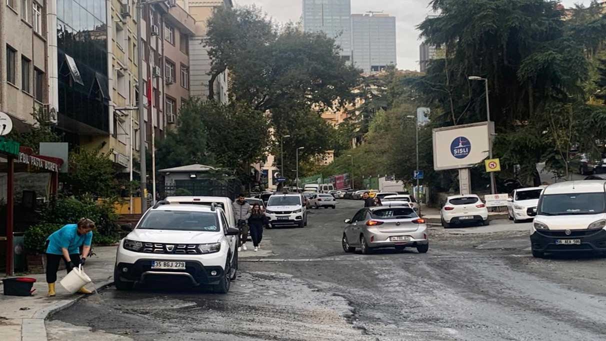 Şişli’de iş yerleri su ve lağım sularıyla sular altında kaldı