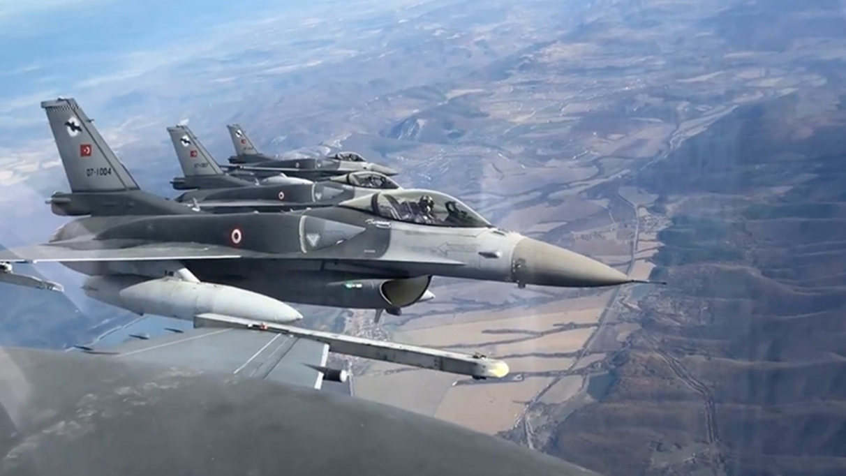 Türk F-16’ları Romanya’da gösteri uçuşu gerçekleştirdi