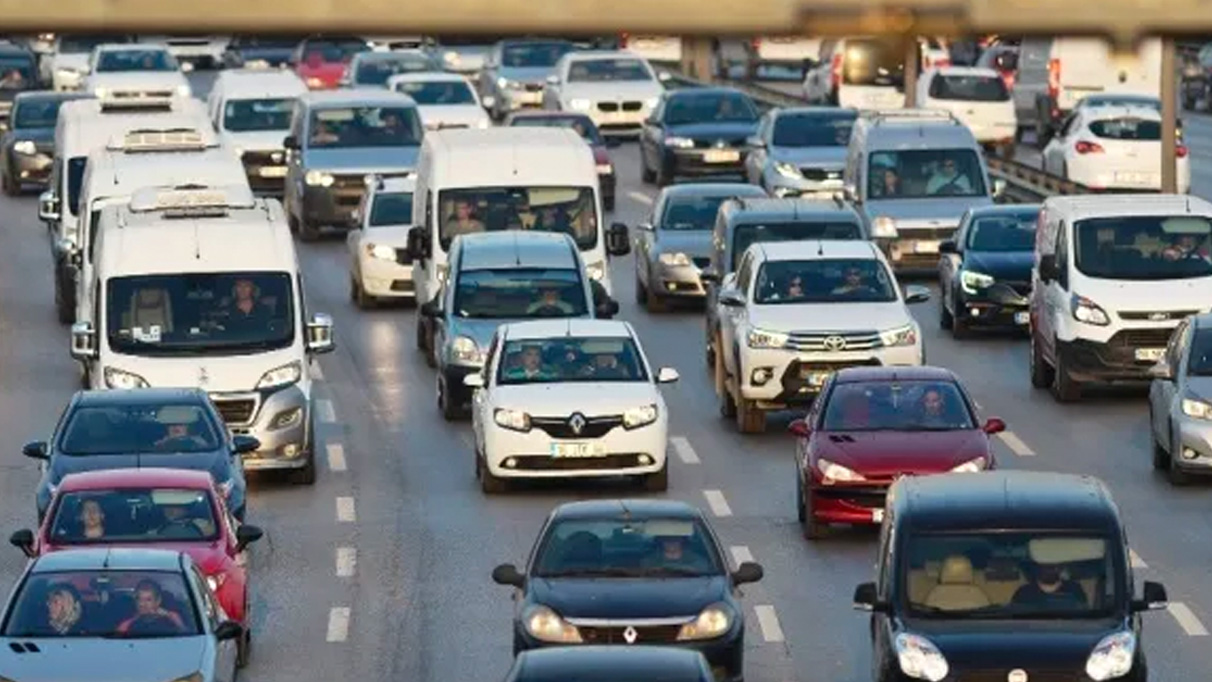 Kars’taki kayıtlı araç sayısı trafiğe çıkarıldı.