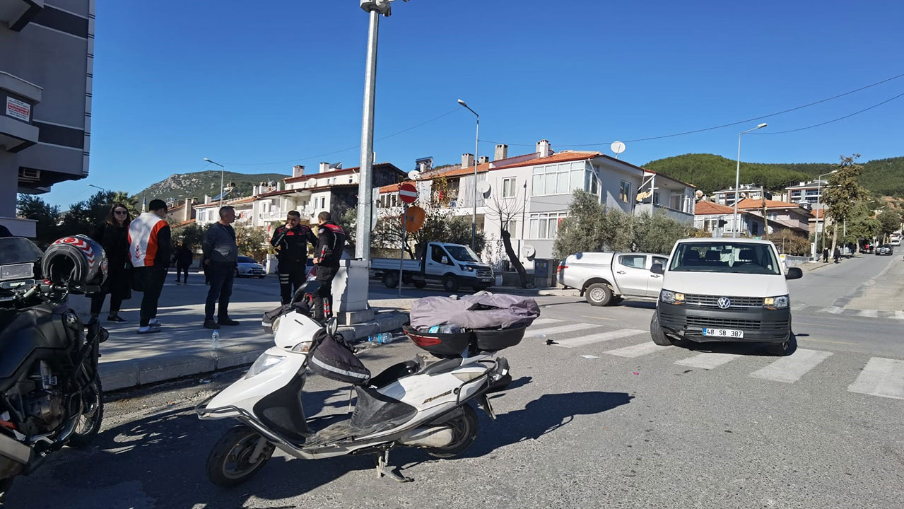 Muğla’da otomobil ile motosiklet kaza yaptı, 1 kişi yaralandı