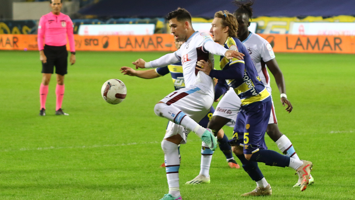 Trabzonspor, MKE Ankaragücü’nü 1-0 yenerek galip geldi.