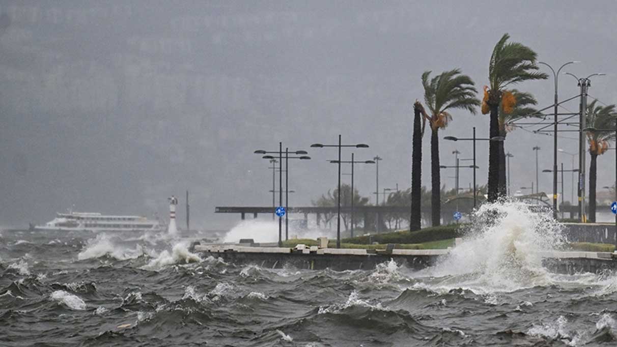 İzmir’de Vapur Seferleri Durdu!