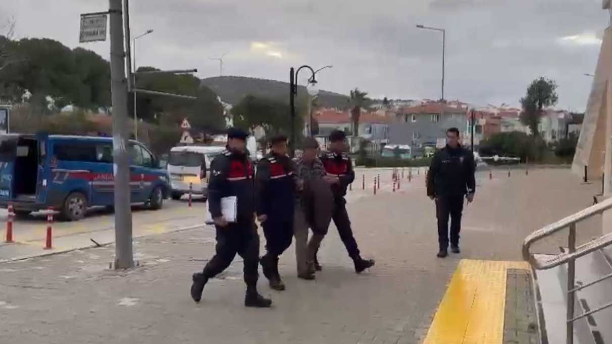 İzmir’de yaşanan arazi kavgasında komşusunu öldüren ve eşini yaralayan şahıs tutuklandı.