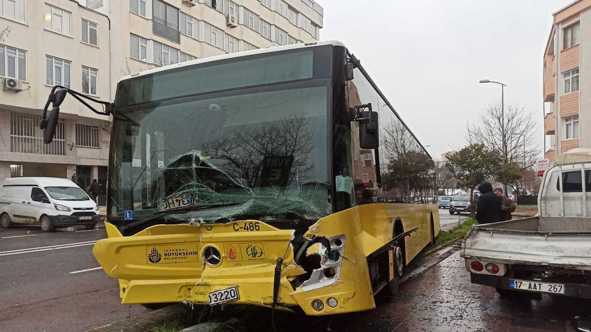 Ataşehir’de meydana gelen kaza sonucu 4 araç hasar gördü!