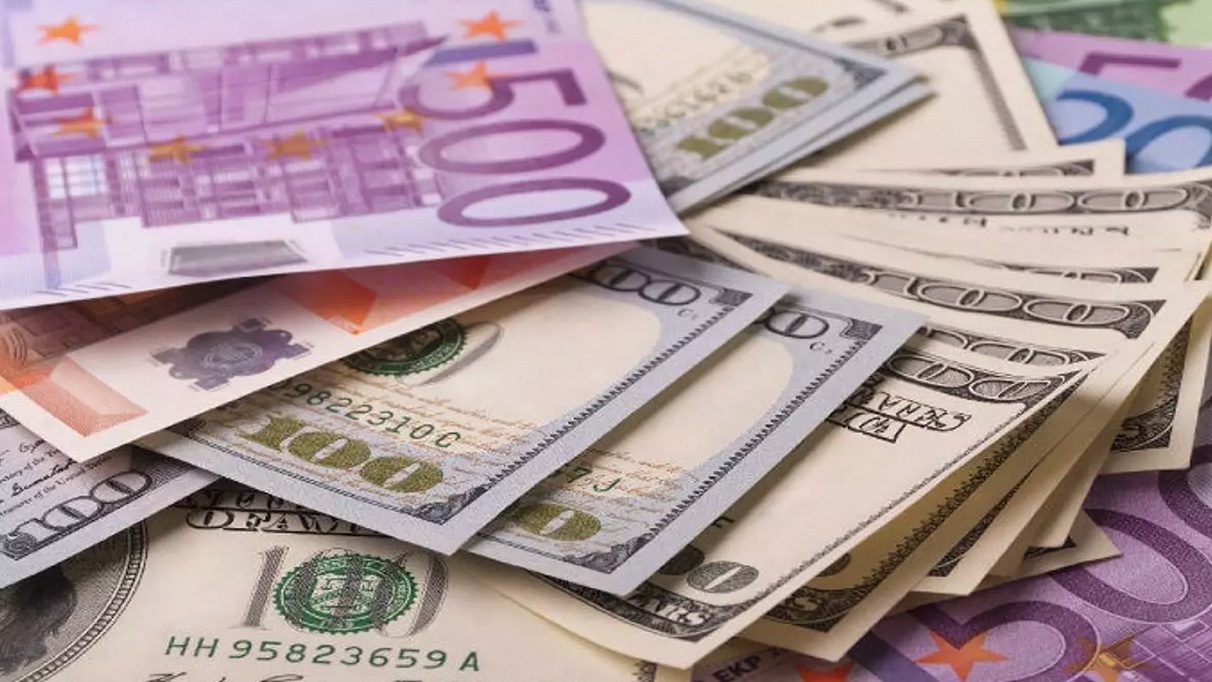 Dolar ve Euro güne yükselerek başladı.