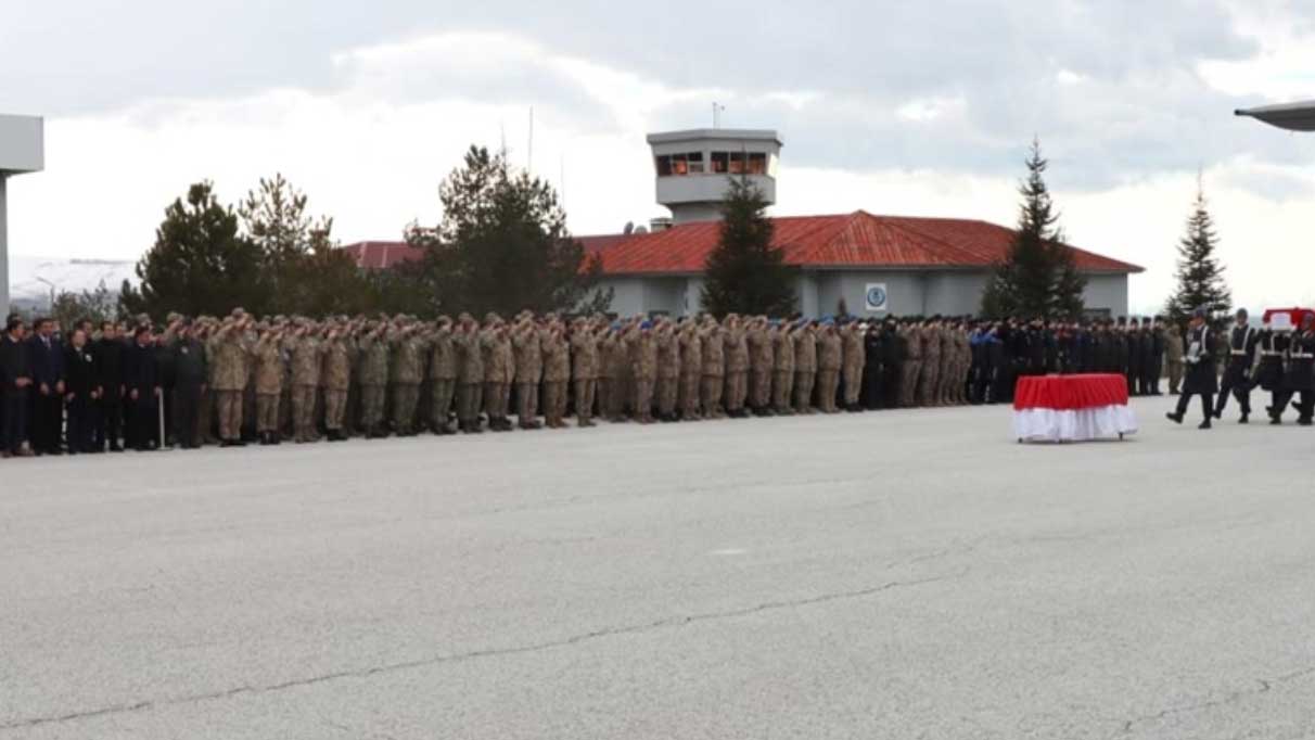 Van’da Pençe-Kilit bölgesinde şehit olan asker için tören düzenlendi