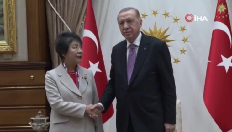 Cumhurbaşkanı Erdoğan, Japonya Dışişleri Bakanı Yoko’yu kabul ettiği haberinin başlığını yeniden yazdığımda:

Erdoğan, Japonya Dışişleri Bakanı Yoko’yu kabul etti