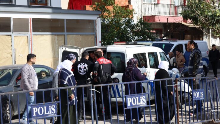 Turgutluspor-Karşıyaka maçı öncesi çıkan olaylarda 1 polis yaralandı, 2 taraftar gözaltına alındı