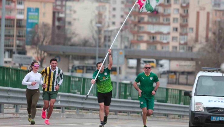 Sevgililer Günü’nde Bursaspor’a olan sevgilerini göstermek için koştular