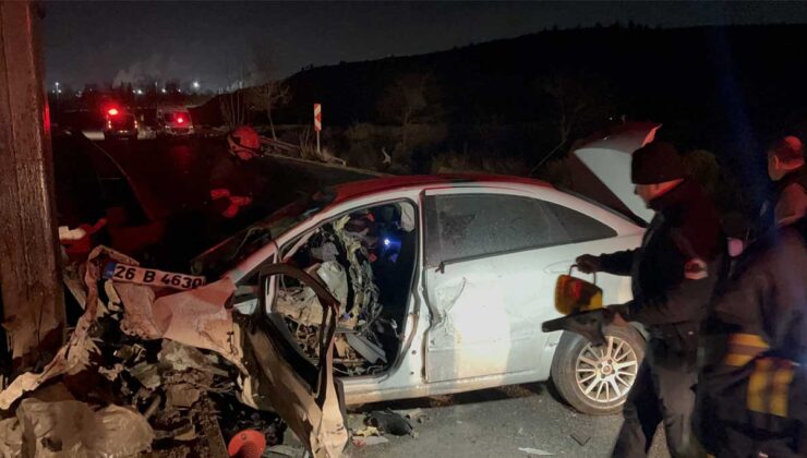 Eskişehir’de Trafik Kazası: Otomobil Trafik Levhasına Çarptı, Sürücü Hayatını Kaybetti