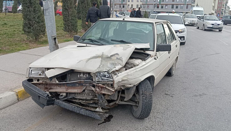 Çorum’da Kavşakta Meydana Gelen Trafik Kazası, Bir Kişiyi Yaraladı!