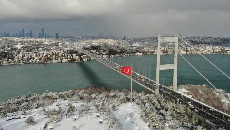 İstanbul Boğazı’nda Gemiler Durdu: Sis Alarmı!